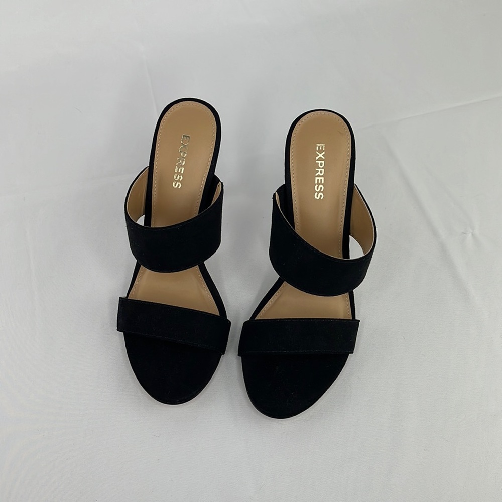 Express- black shoe. 4 inch high heel